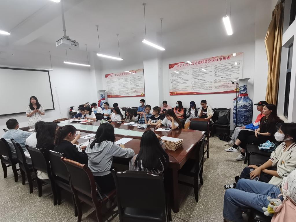 化工學(xué)院學(xué)生第二黨支部開(kāi)展 “我為群眾辦實(shí)事”主題黨日活動(dòng)